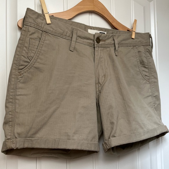 Levis Khaki Shorts - Ladies 27 - Picture 2 of 3